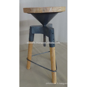 Tabouret pivotant industriel avec jambes en bois